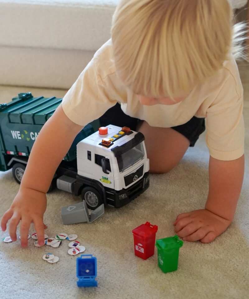 Lastele mõeldud hariv prügiveoauto