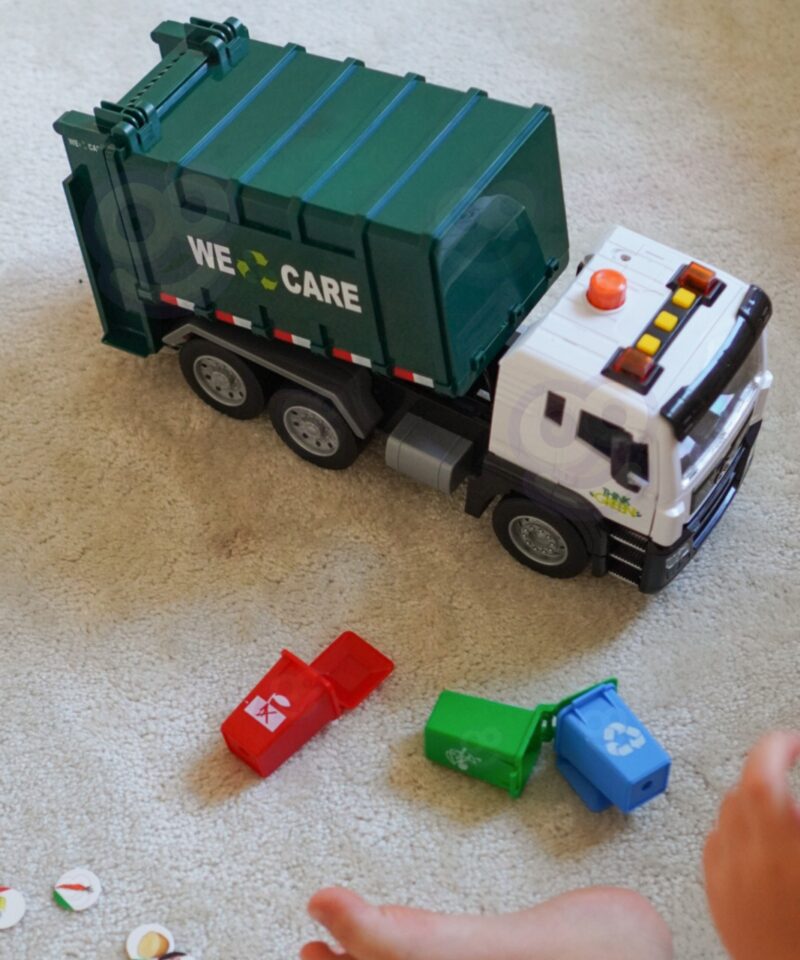 Prügiauto mänguasi liikuvate osadega