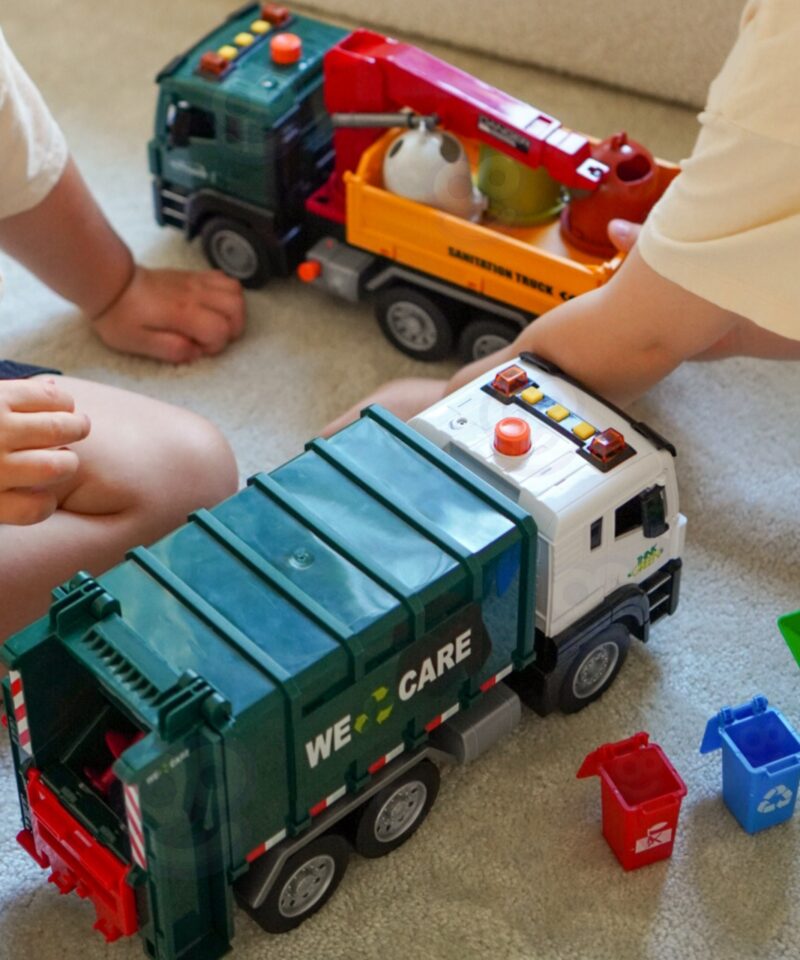 Õpetlik prügiauto jäätmetega mängimiseks