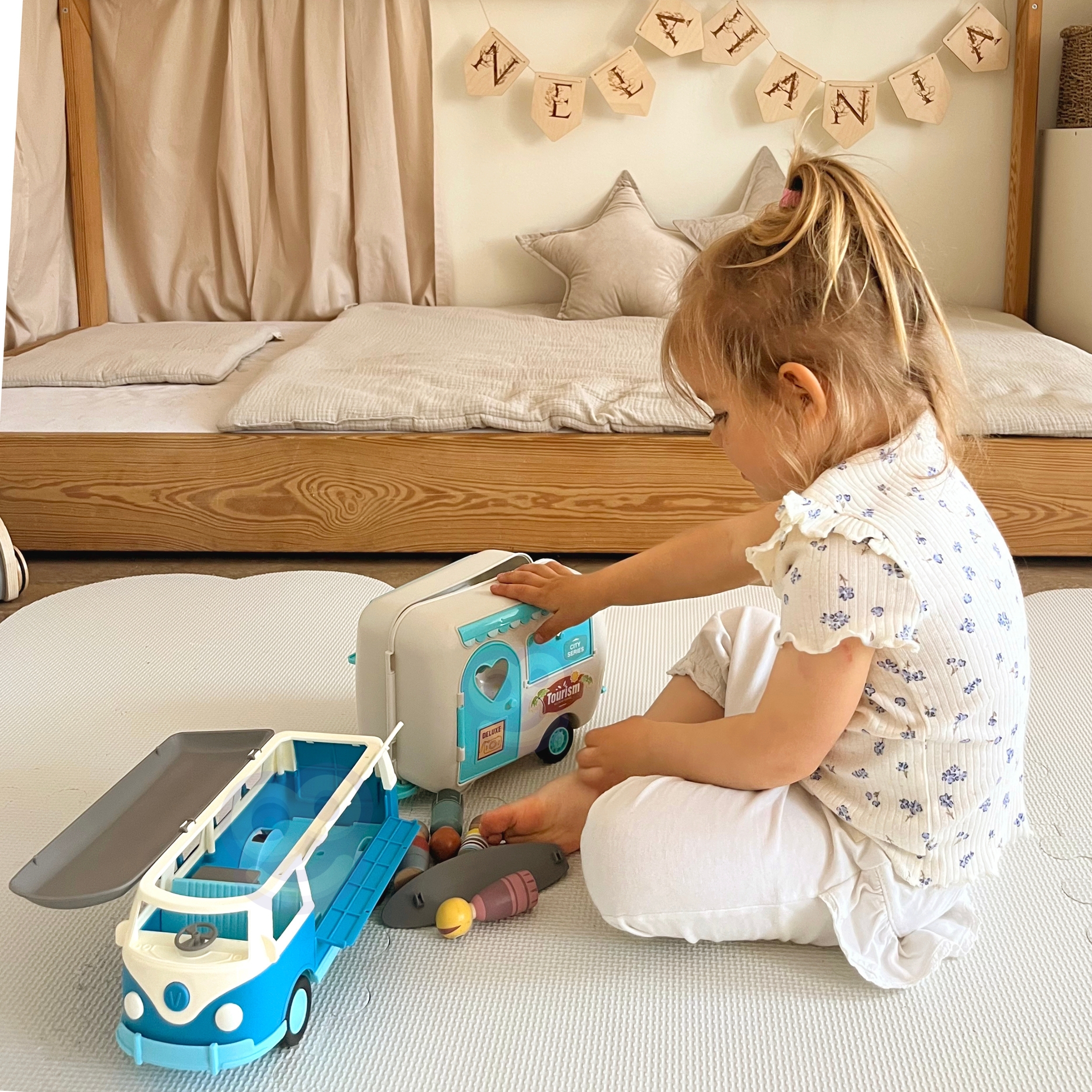 Värvikas ja retrostiilis mängukamper