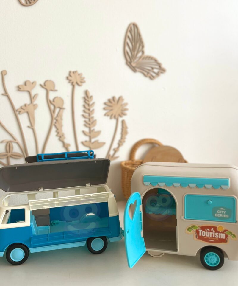 Realistlik sisustus ja efektid mängukamperis