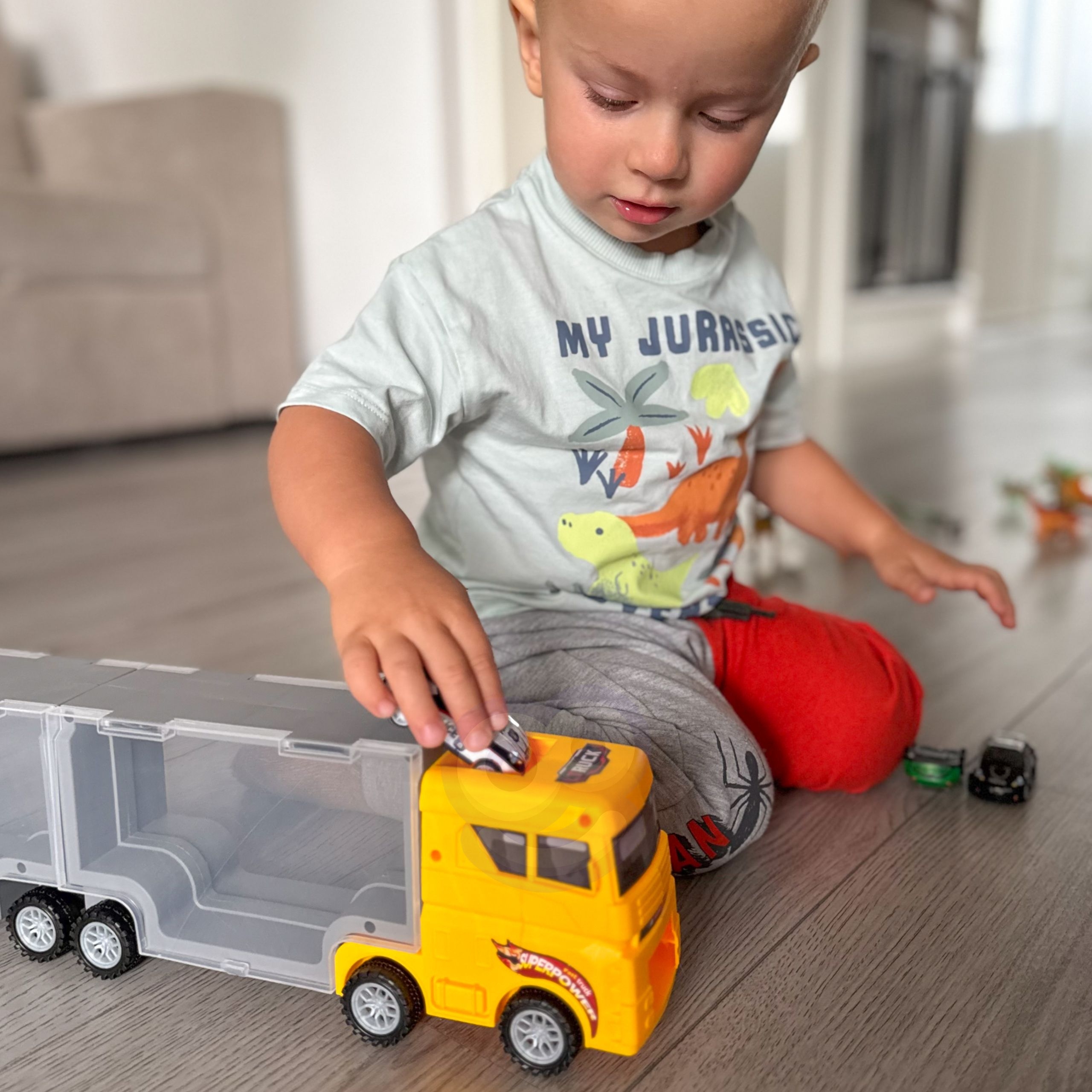 Realistlikud dinosauruste ja maastikuelemendid