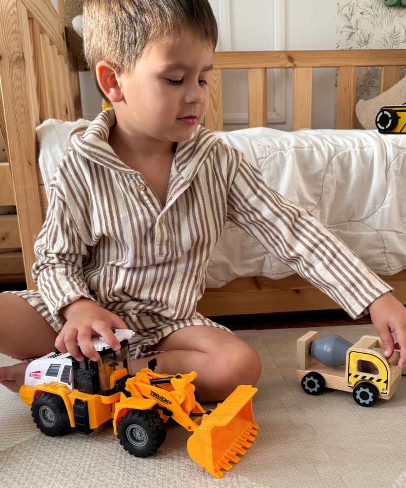 Mänguauto liikuvate osadega