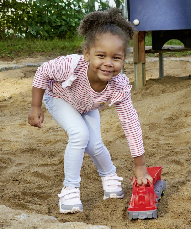 Kallurvaguniga ehitusmänguasi