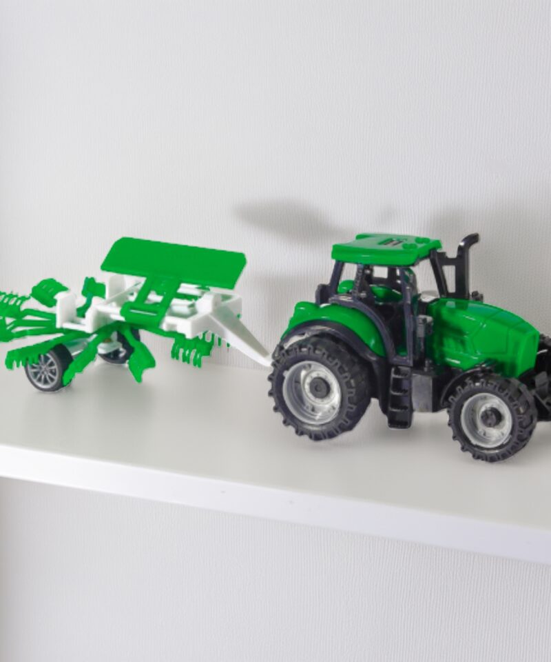 Liikuvate osadega traktor ja zgrabiarka