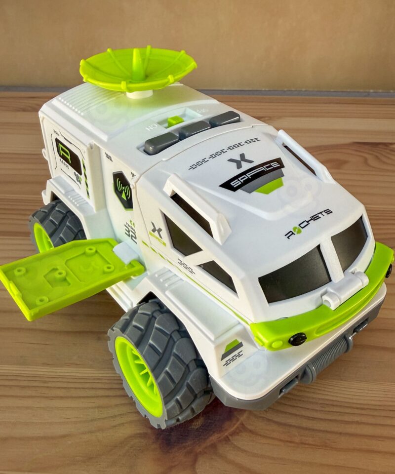 Astronaudi figuur kokpitis