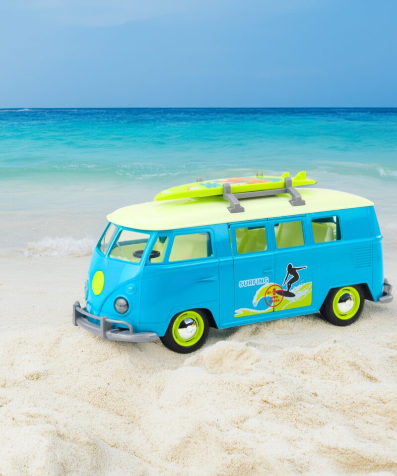 Surfibuss, millel on katusel surfilaud