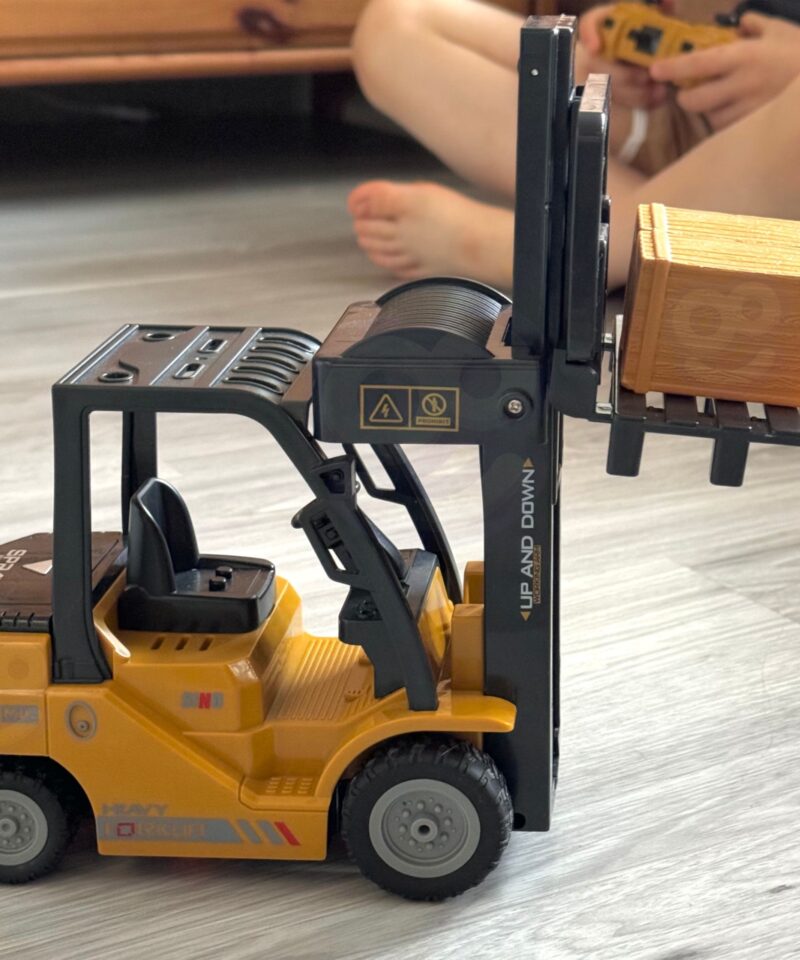 Lastele mõeldud realistlik tõstuk