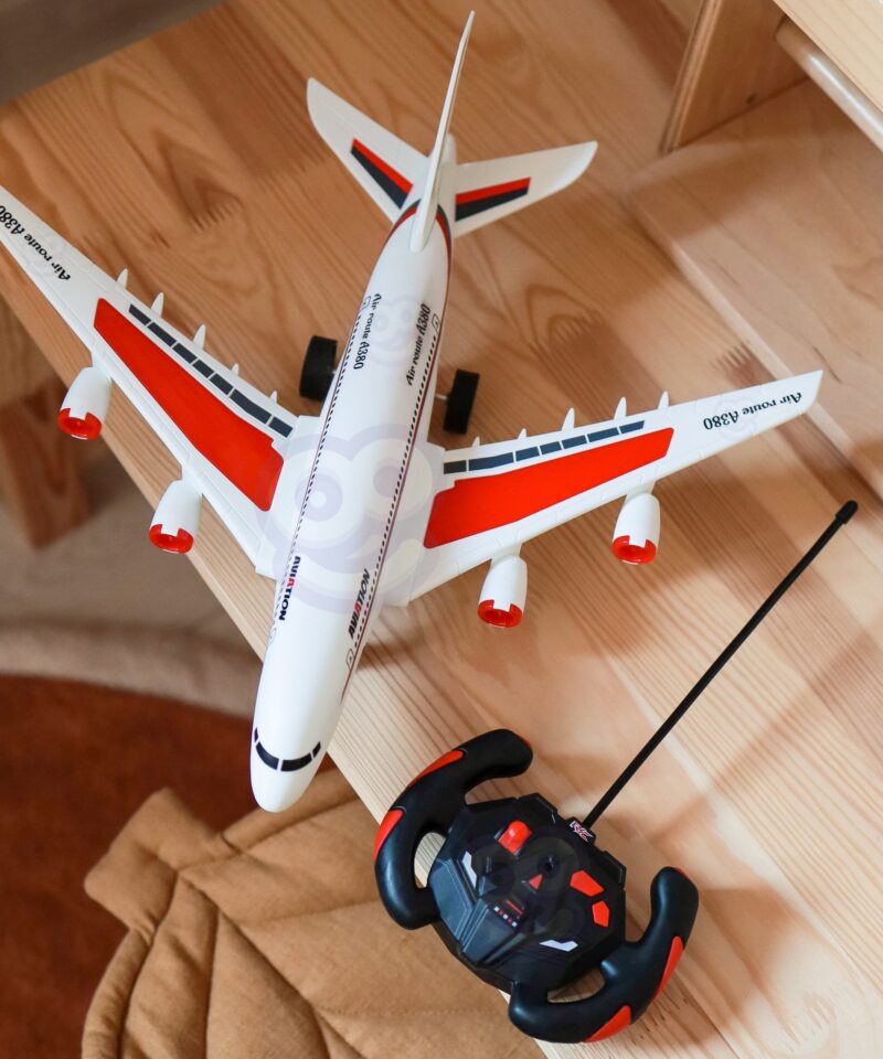 Kvaliteetsest plastikust reisilennuki mänguasi