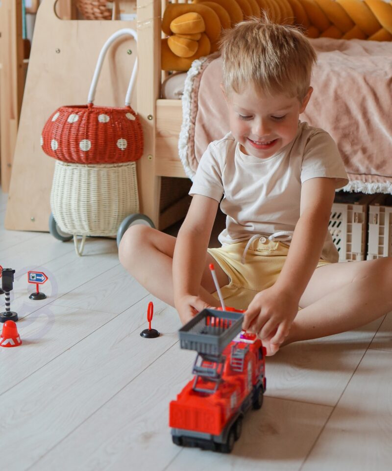 Lastele mõeldud kaugjuhitav auto