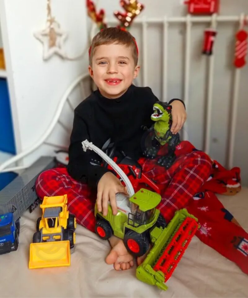 Lapsed mängivad raadiopuldiga kombainiga