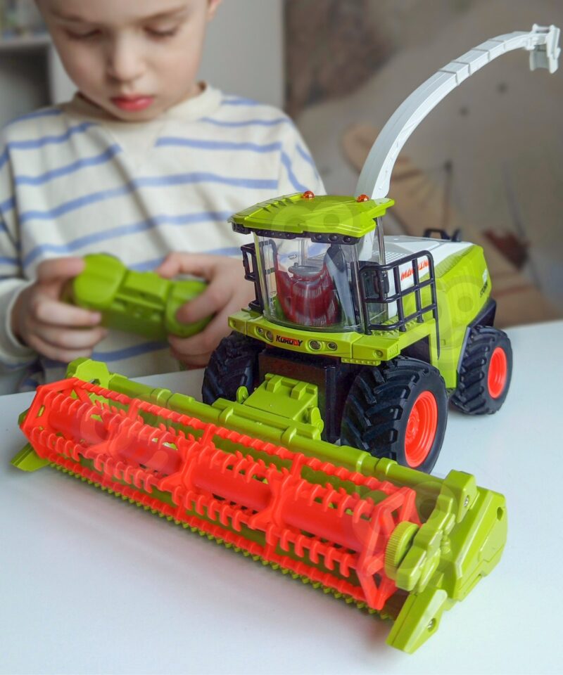 Kombaini suured rattad ja liikuvad osad