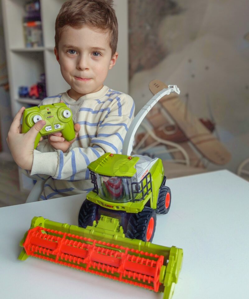 Lastele mõeldud kombain liikuvate osadega