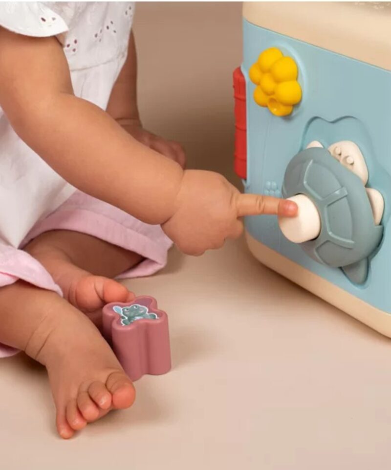 Kuubik erinevate tekstuuridega