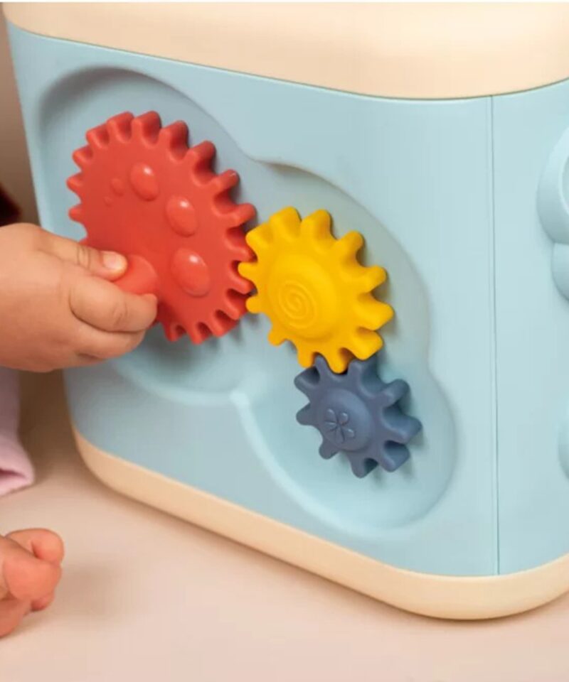 Kuubik erinevate tekstuuridega