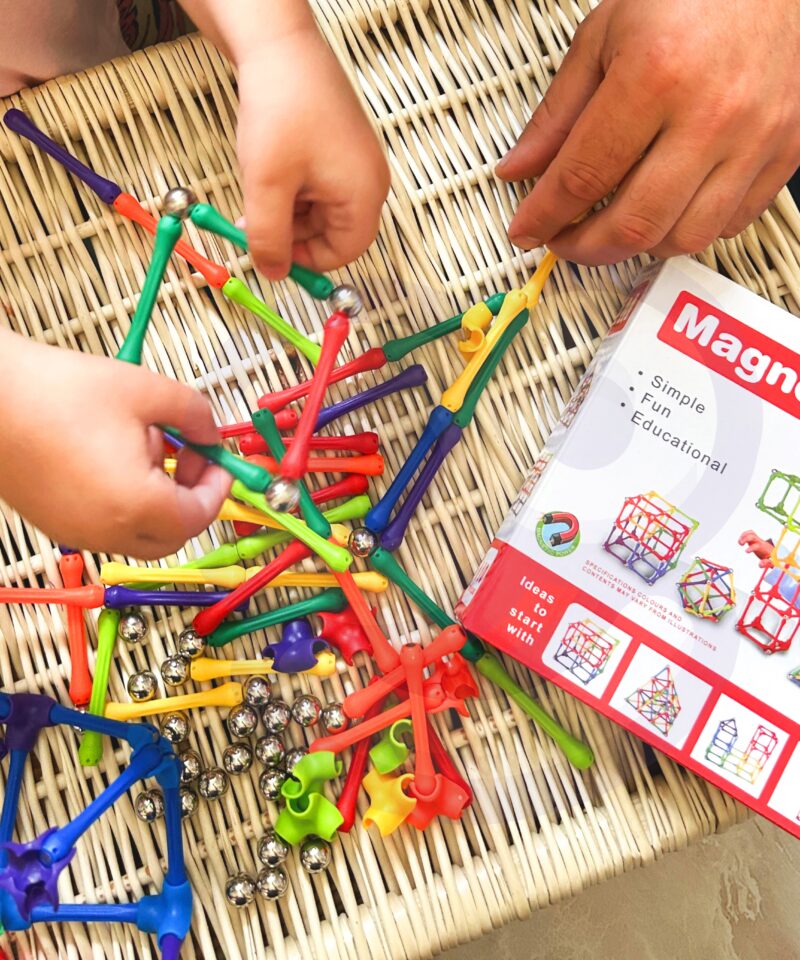 110-osaline magnetklotside komplekt