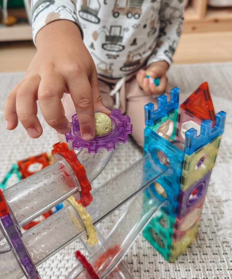 Loovust ja inseneriteadust arendav mänguasi