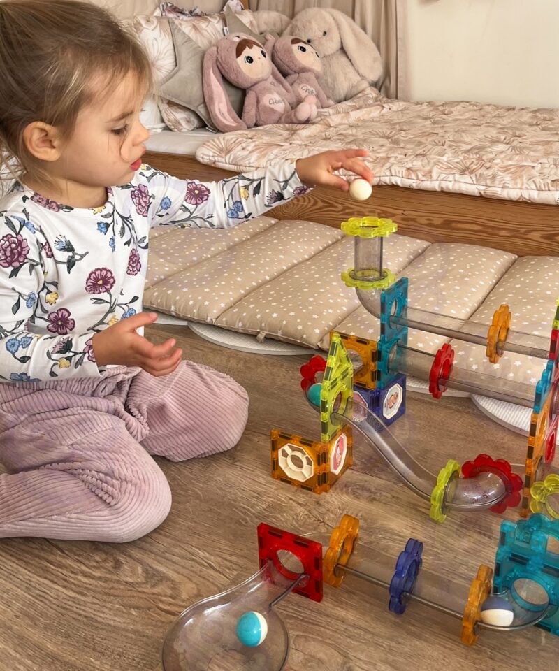 Erksavärvilised magnetilised klotsid