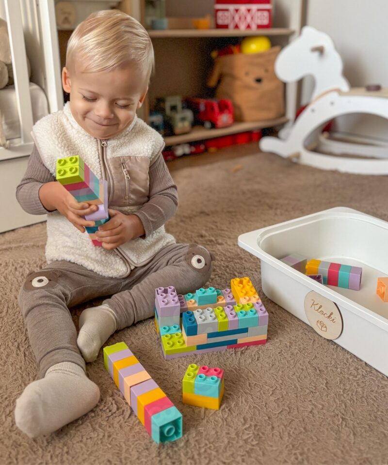 99 värvilist ehitusklotsi lastele