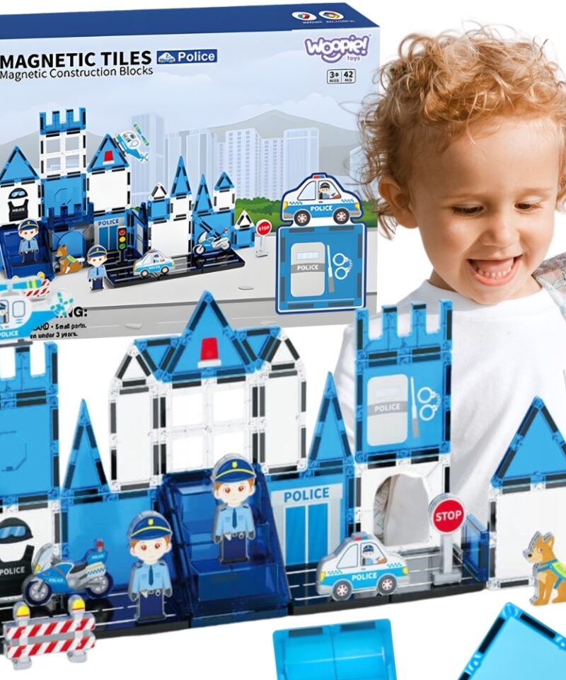 Lapsed mängimas magnetiliste politsei klotsidega