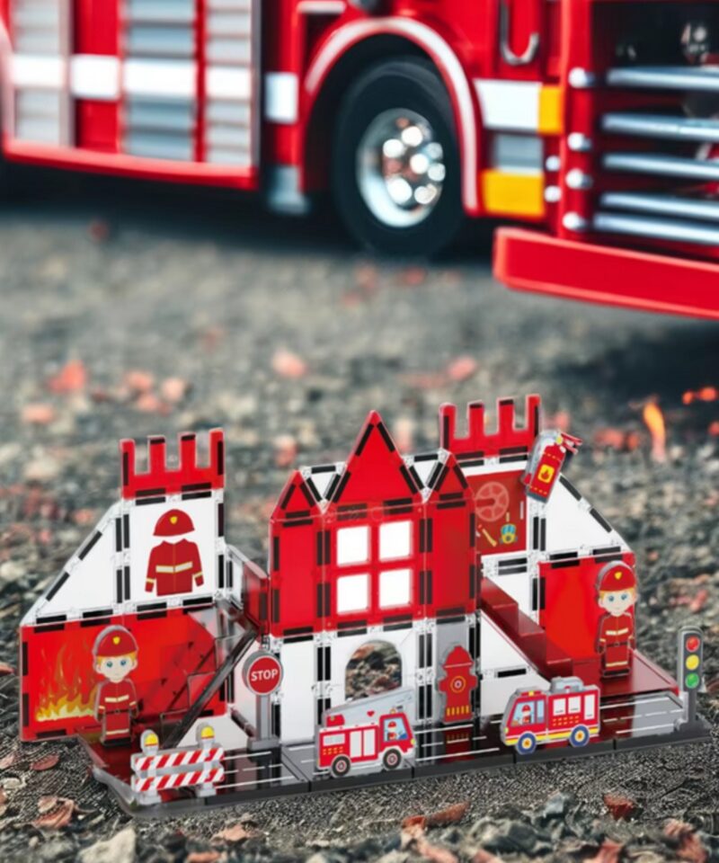 Lapsed mängivad tuletõrje klotsidega