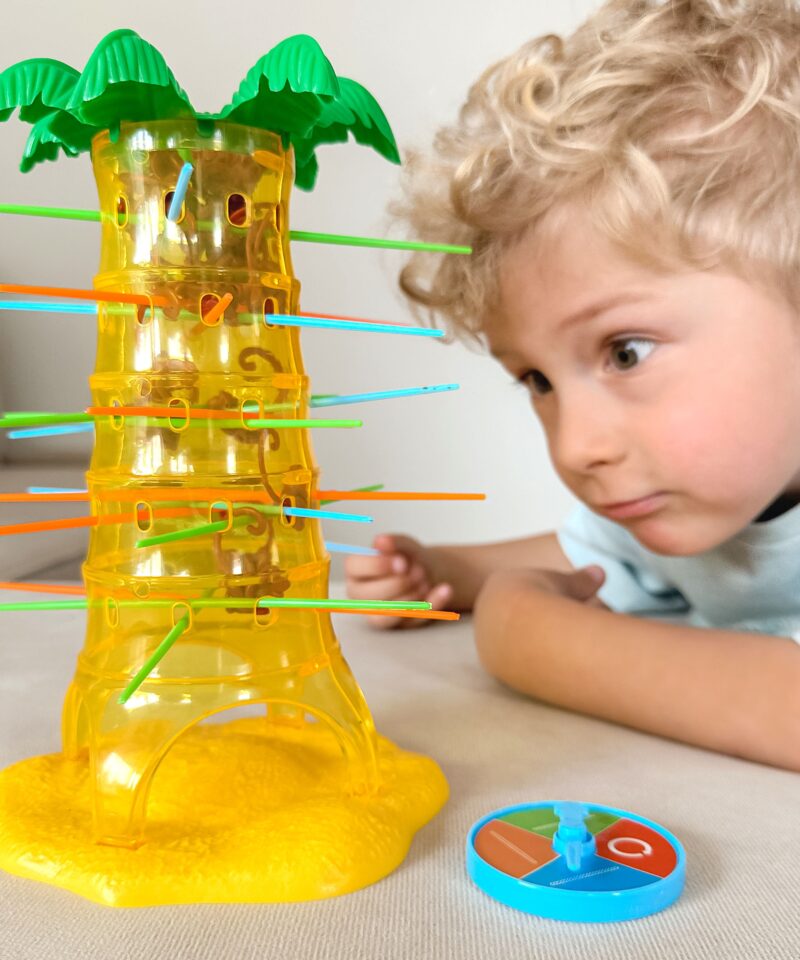 Värviline keerutusratas ja pulgad