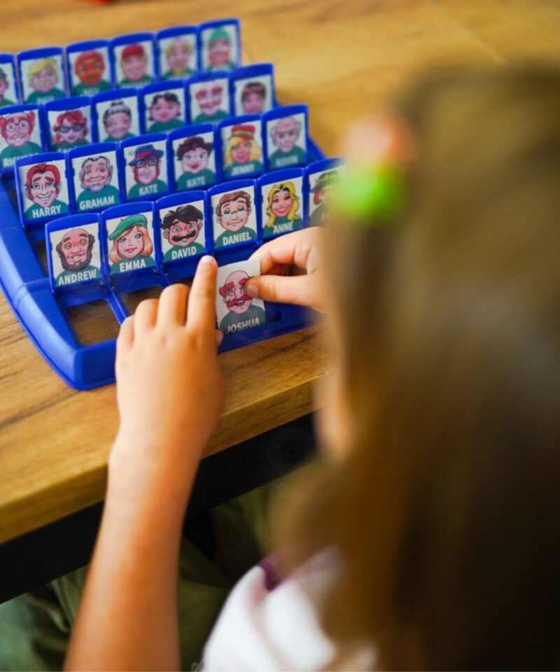 Arvamisemäng siniste silmadega tegelased