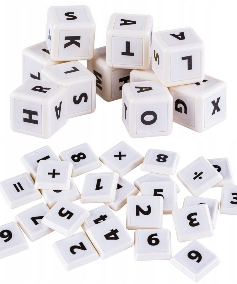 Vanemad ja lapsed koos mängimas