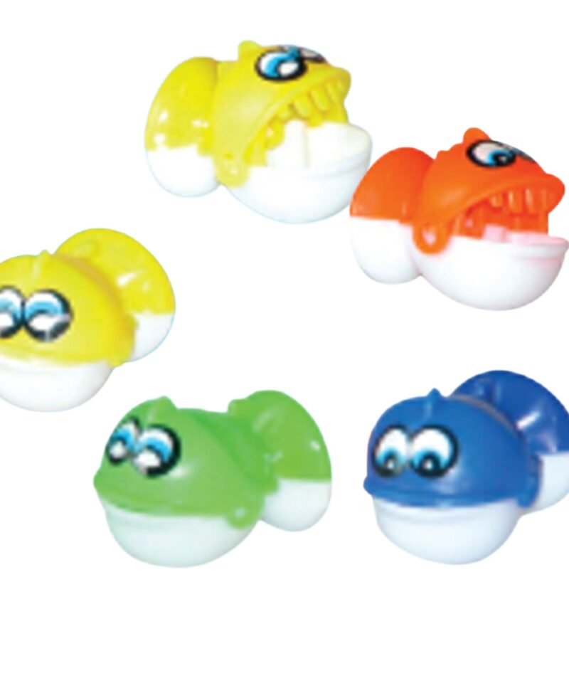 Lapsed mängivad kalapüügimängu