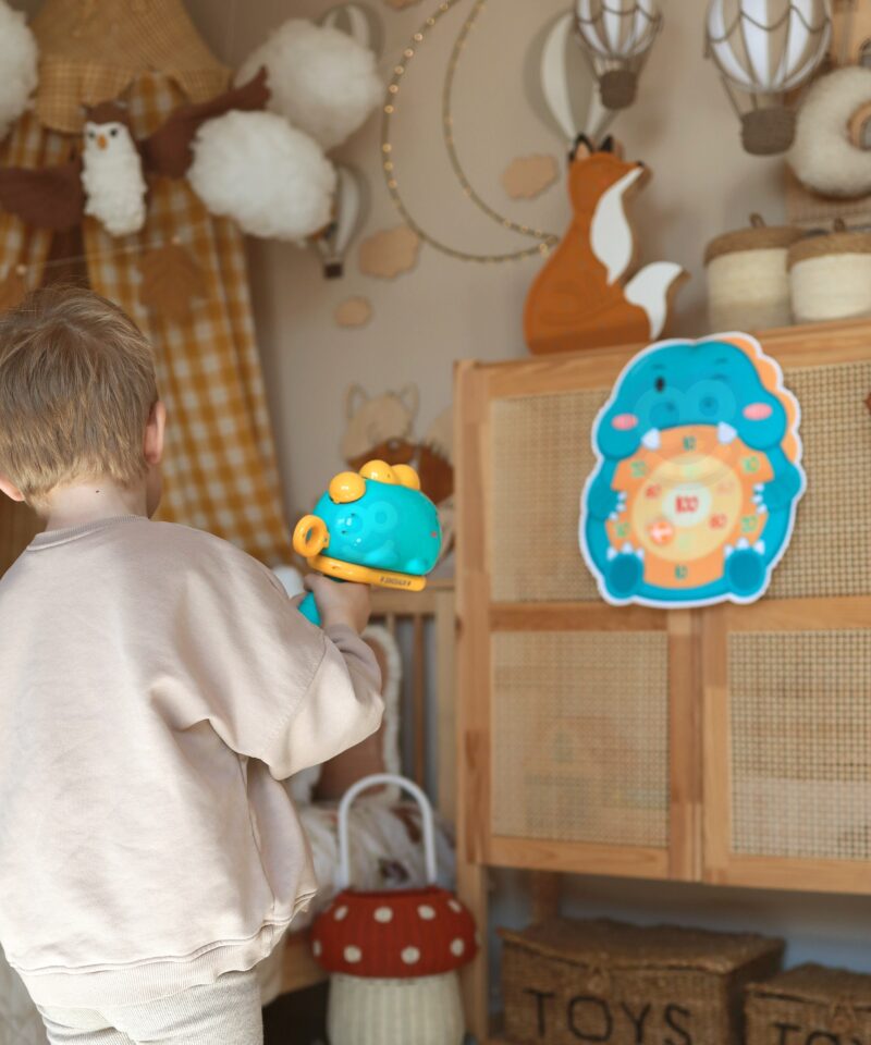 Lõbus viskemäng dinozauriga