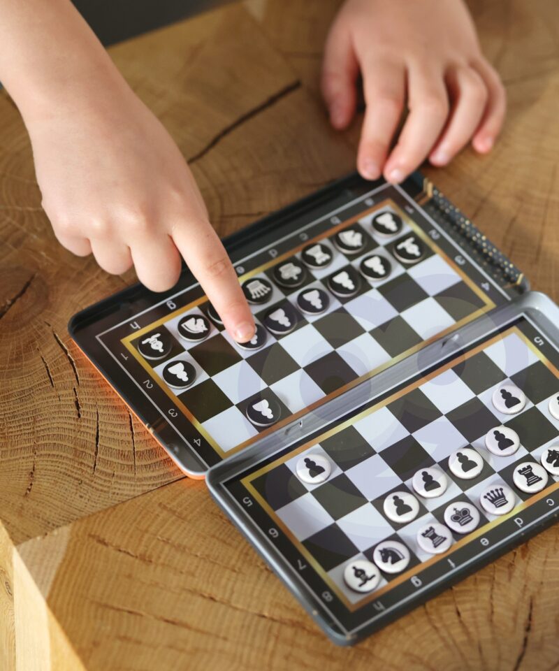 Magnetiline male- ja kabemäng