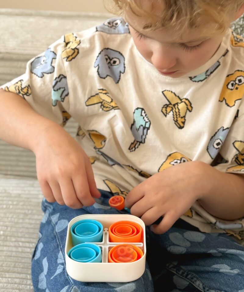 Kompaktne kabe mängukarp