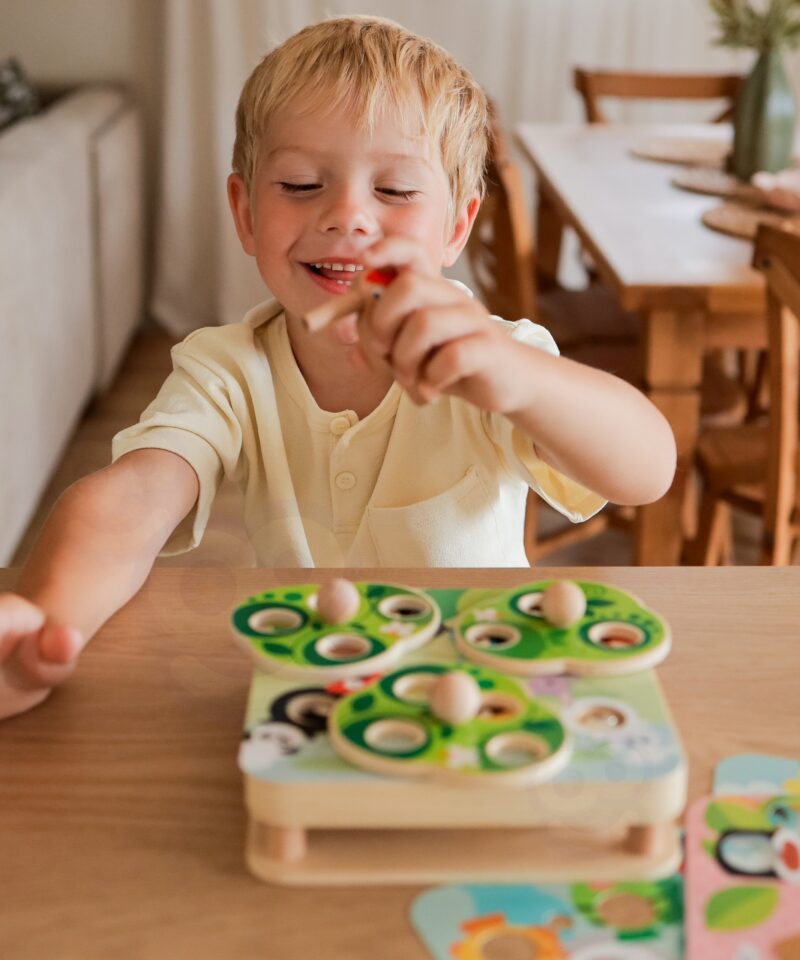 Hariv mäng värvide ja numbrite õppimiseks