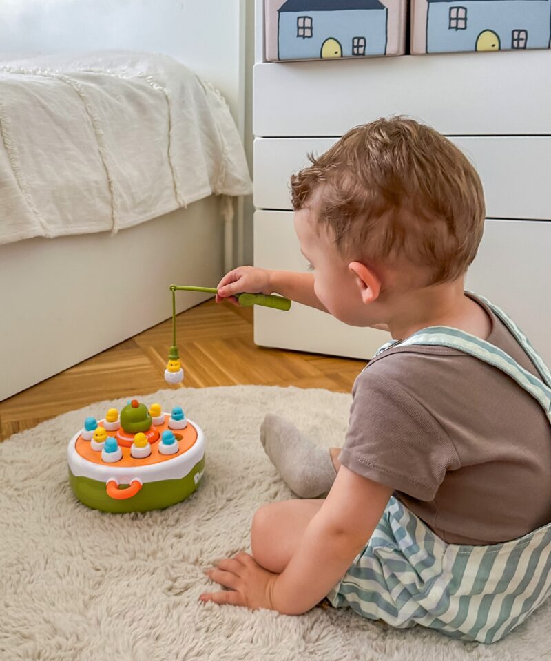 Mängukomplekt katapuldi ja dinosaurustega