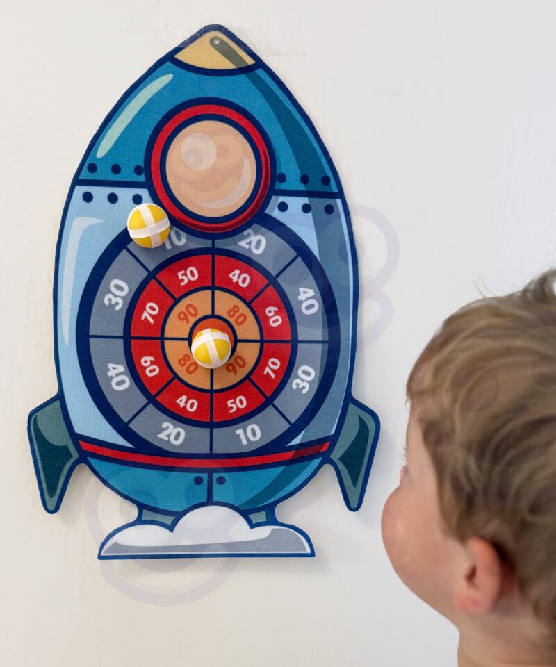 Lasteraketi viskemäng toas ja õues