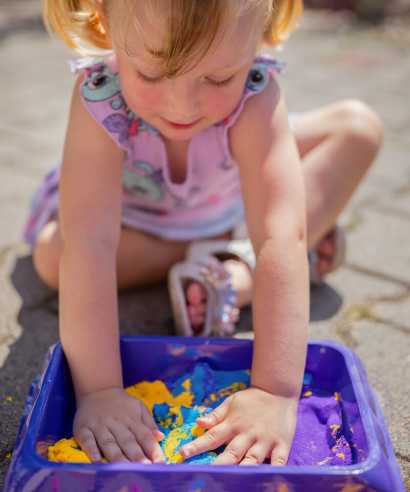 Värviline liiv ja vormid