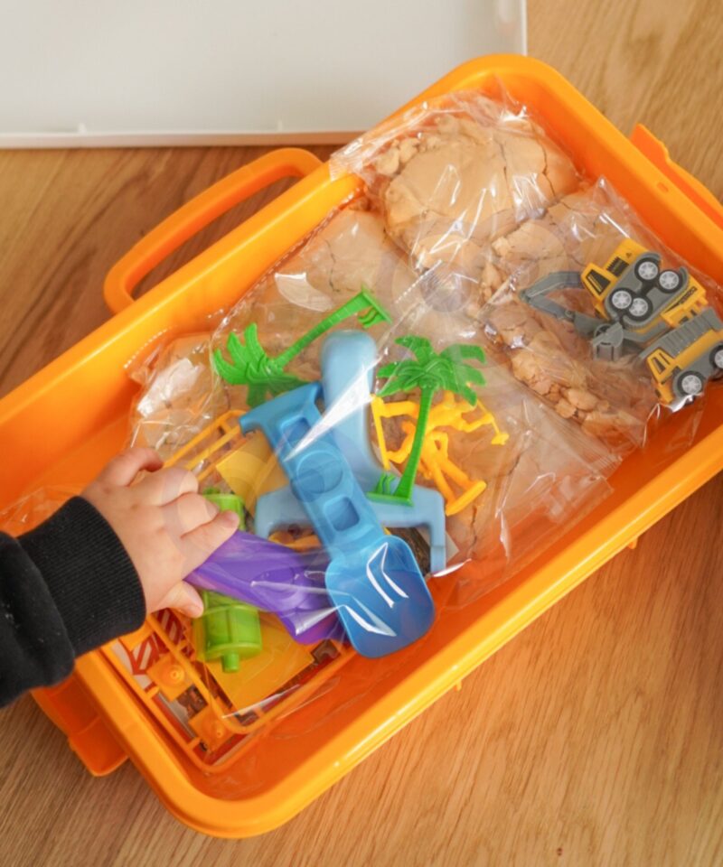 Liiv ja ehitusfiguurid komplektis