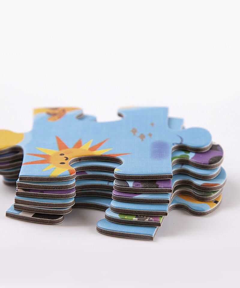 Laps avastab maailma puidust pusle abil