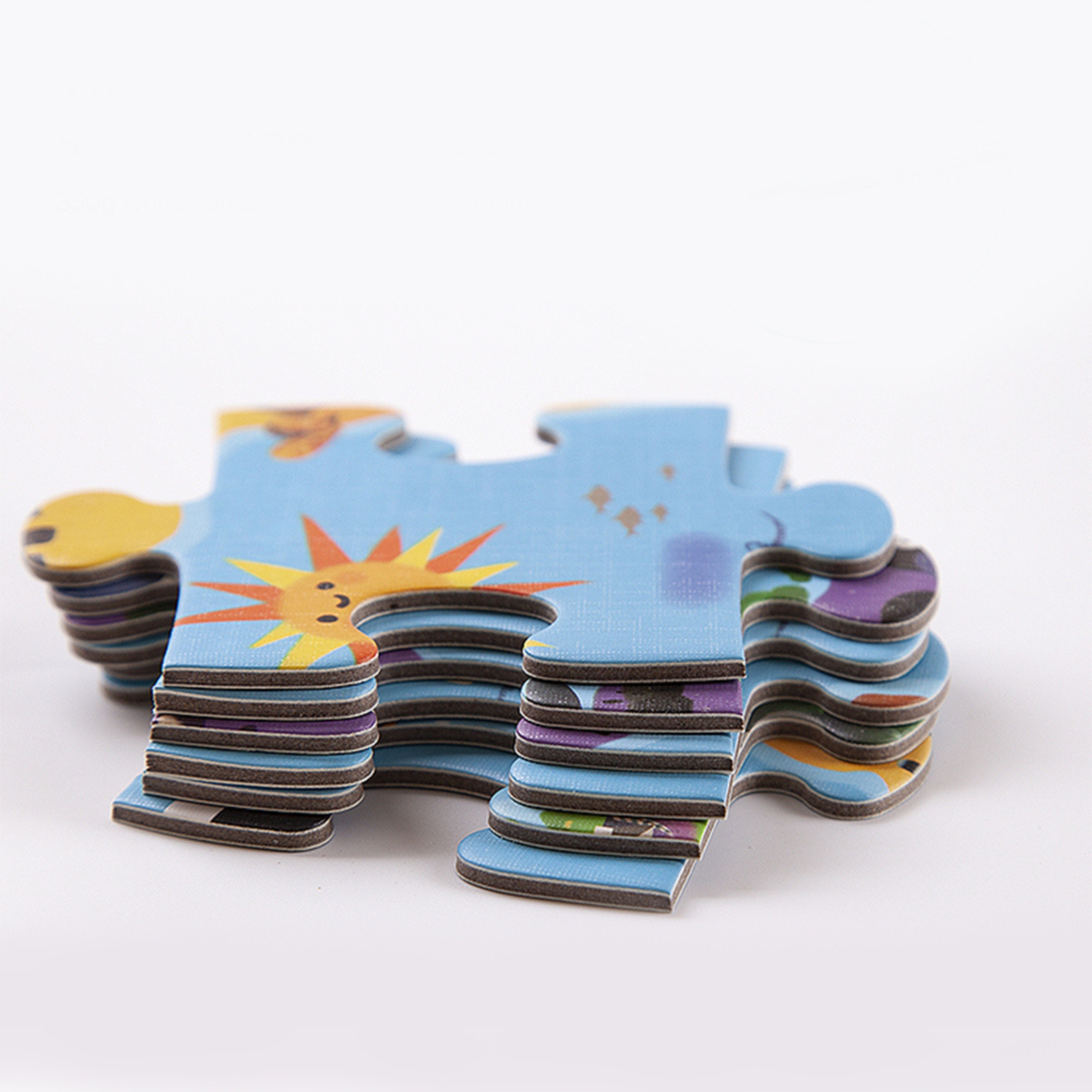 Laps avastab maailma puidust pusle abil