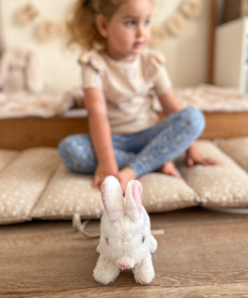 Jänes liigub ja teeb helisid