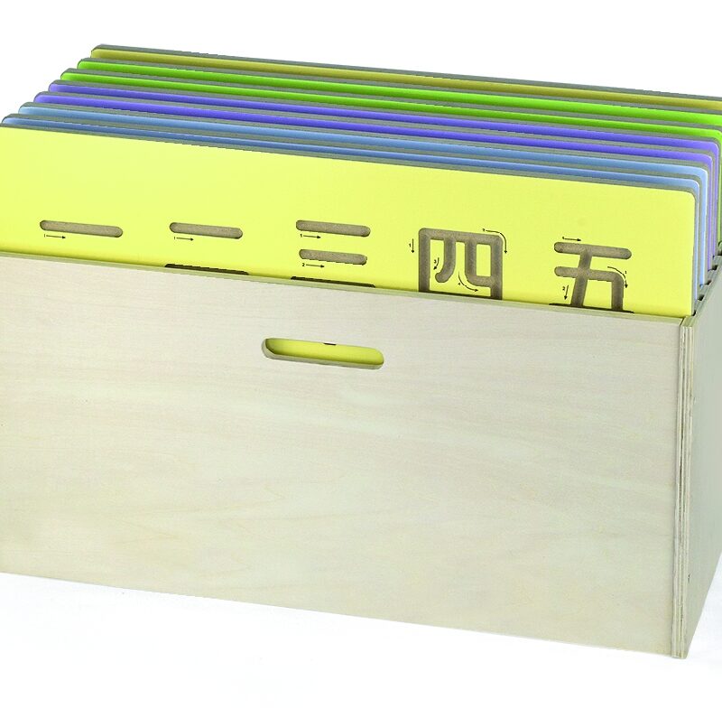 Puidust tahvlihoidja hoiab tahvlid korras