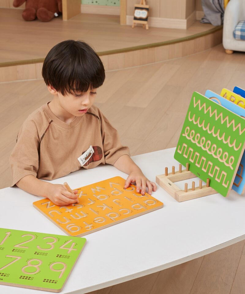 Tahvel koos puidust pliiatsiga