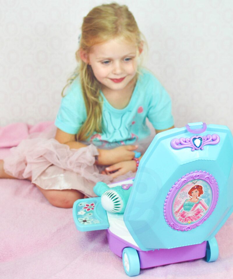 Realistlik föön ja kosmeetika lastele