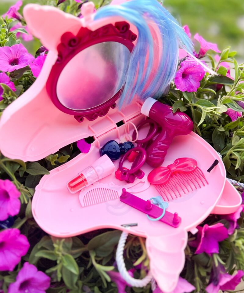 Käekoti kujuline toaletilaud lastele