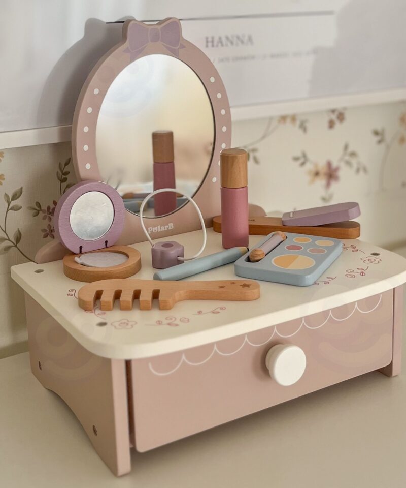 Kaunis tualettlaud pastelltoonides