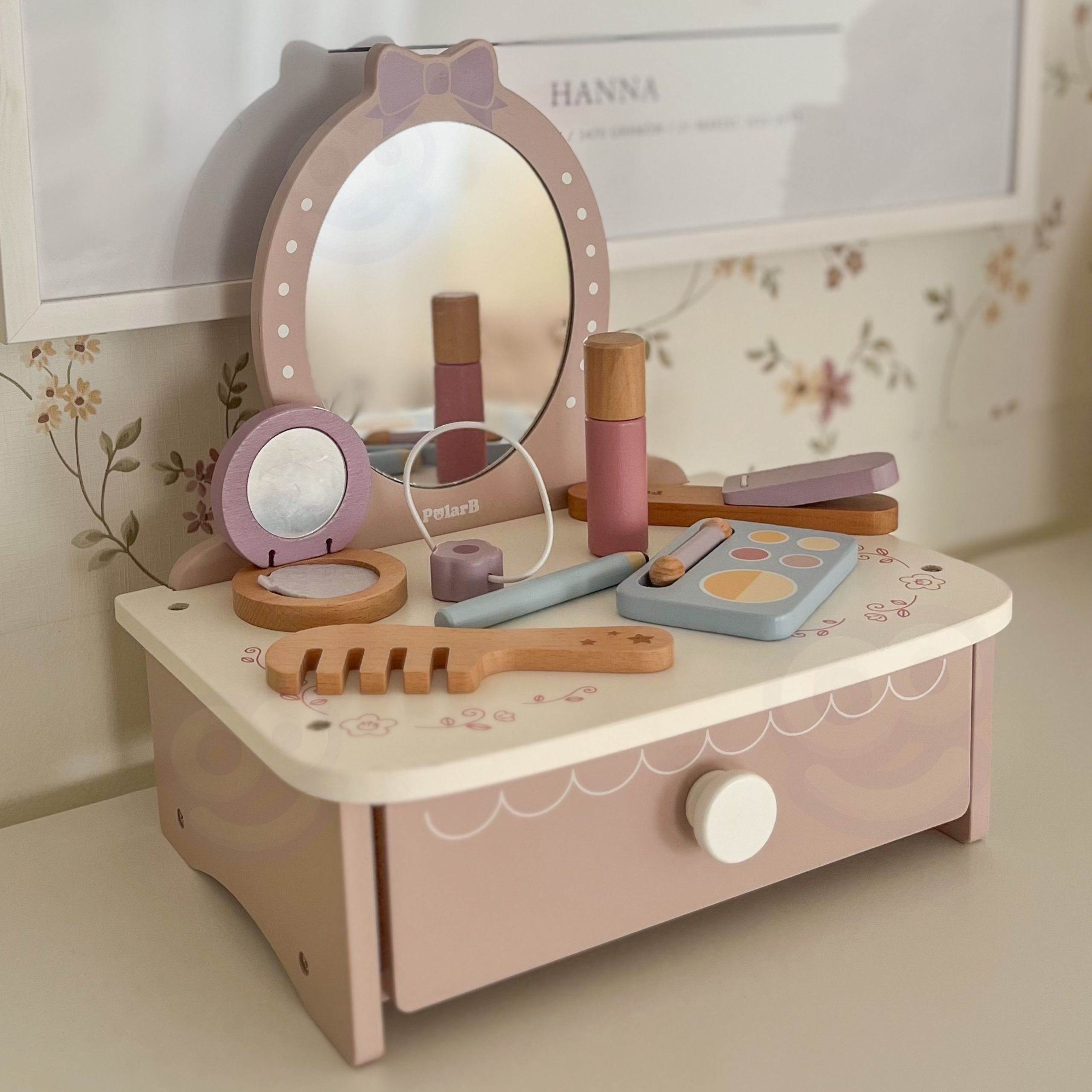 Kaunis tualettlaud pastelltoonides