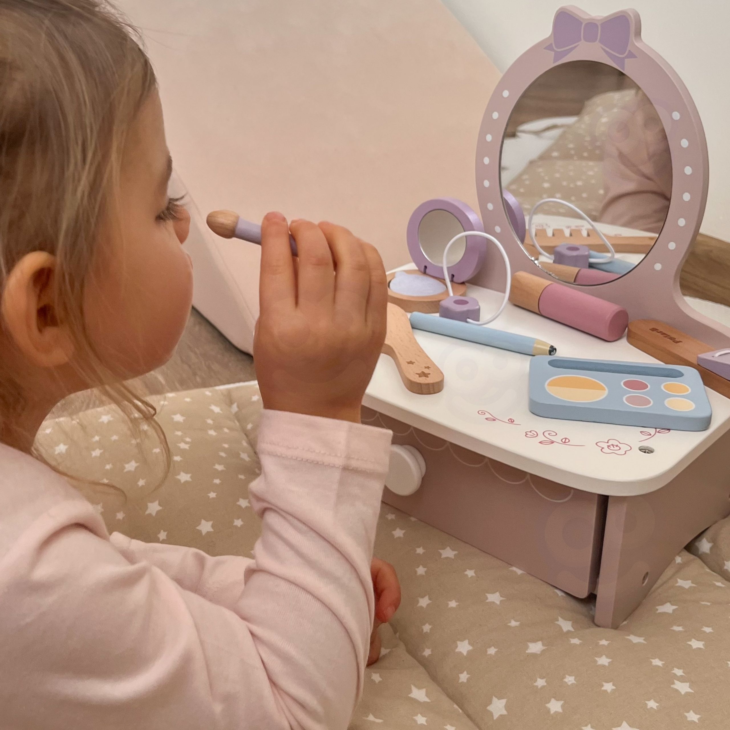 Laste mängulaud turvalise peegliga