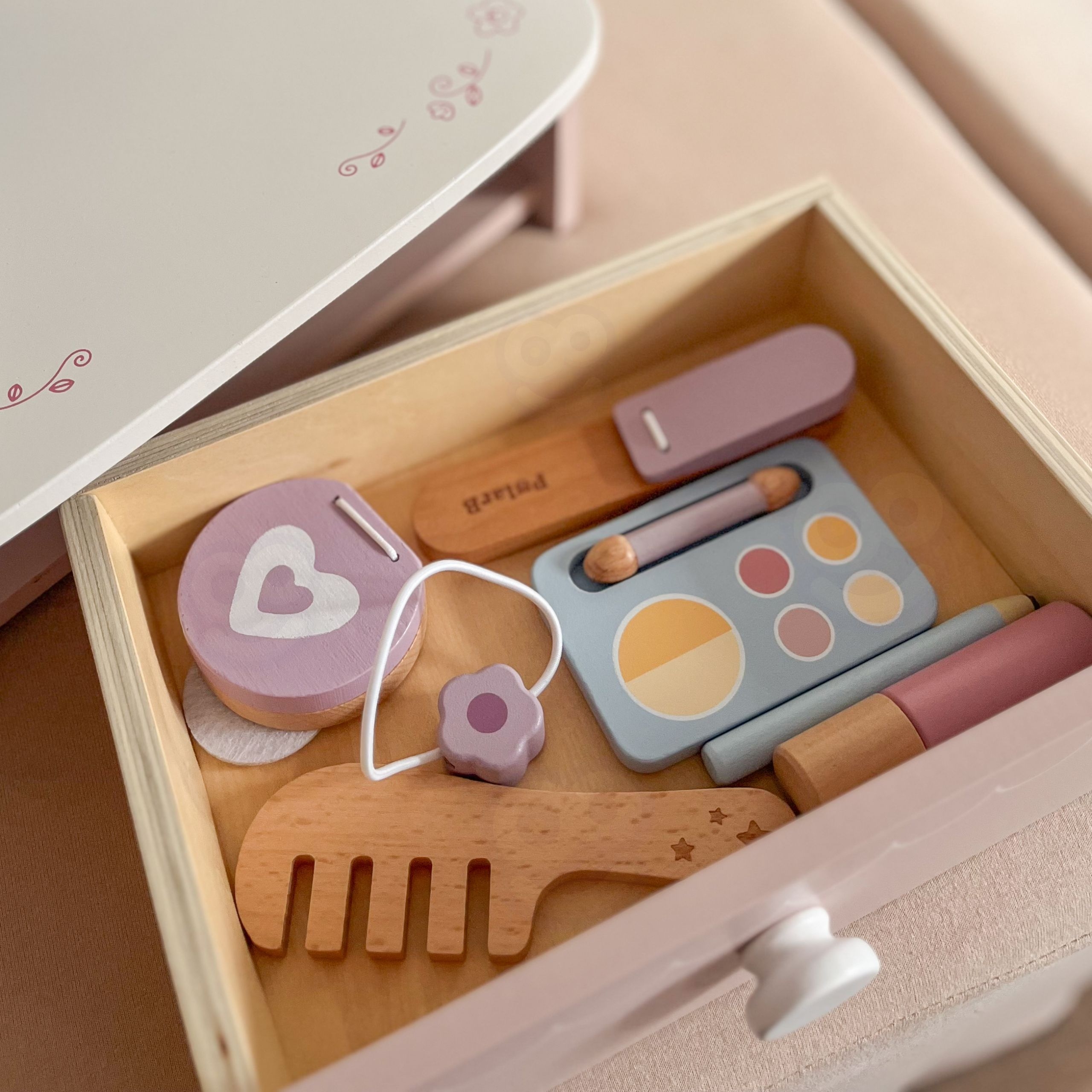 Laste loovuse arendamiseks mõeldud laud