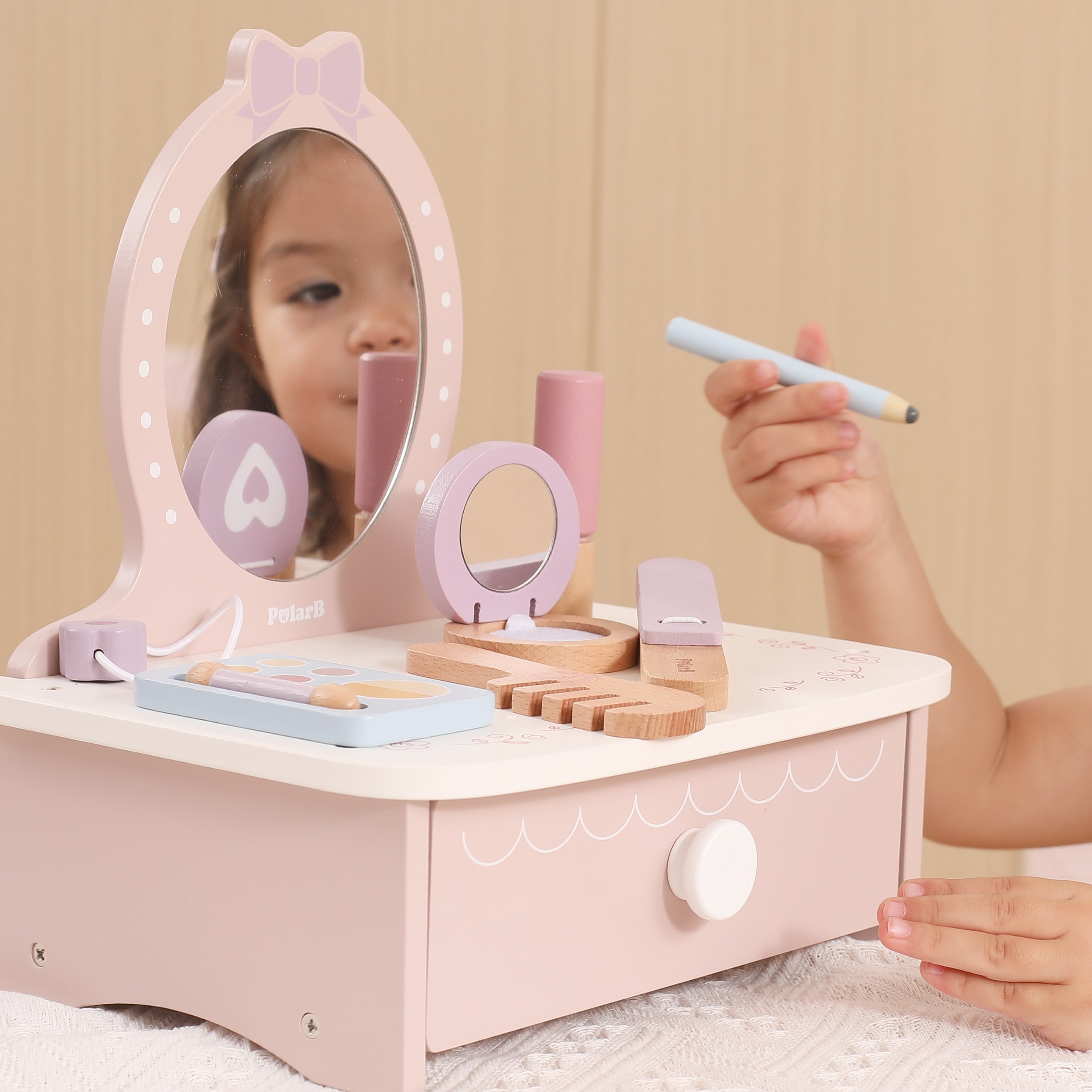 Laste loovuse arendamiseks mõeldud laud