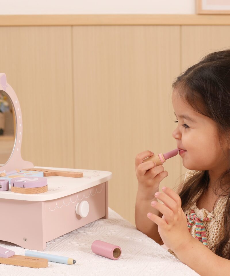 Laste loovuse arendamiseks mõeldud laud